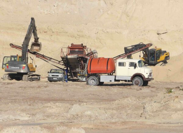 Building Sand on Conveyor Belt Truck image