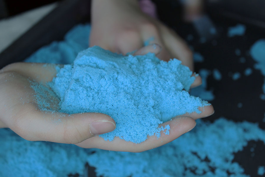 Blue color kinetic sand image