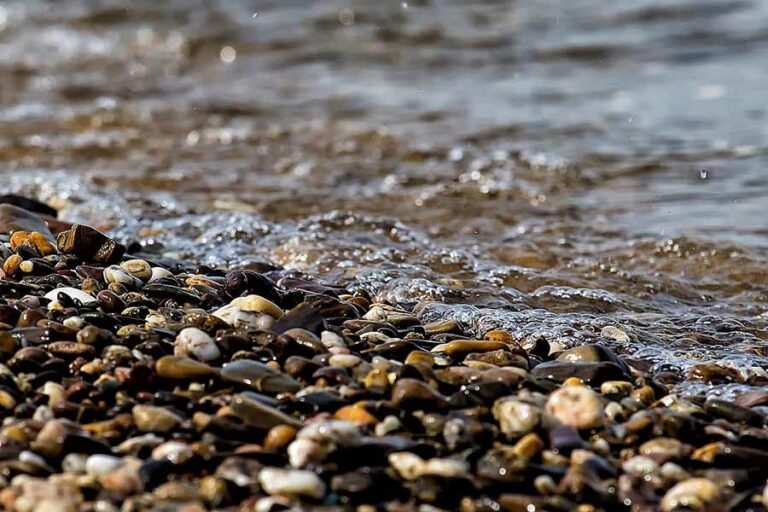 difference between River Stone and Pebble Stone image