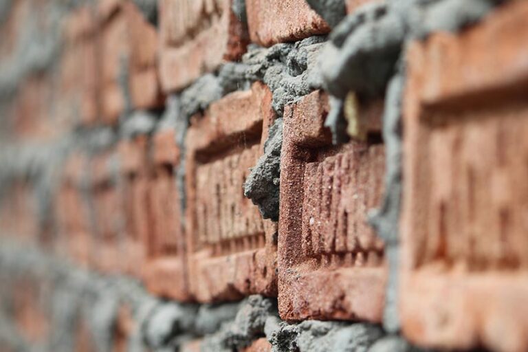 Choosing Between Lime Mortar and Cement Mortar