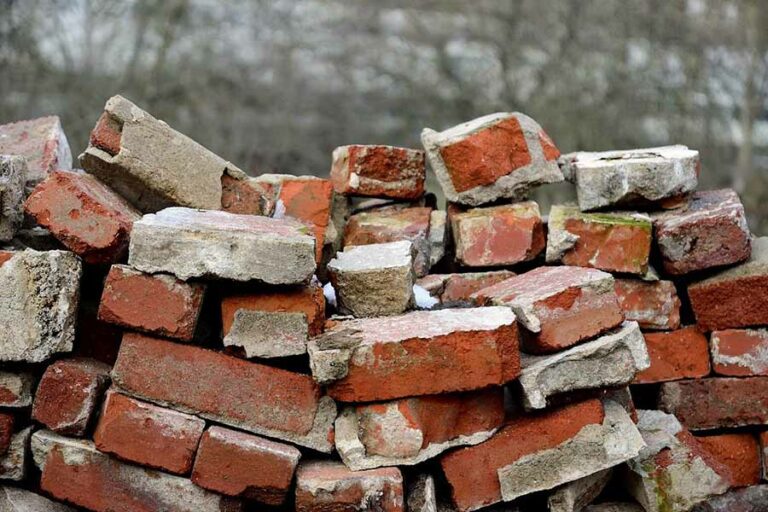 Removing Lime Mortar from Bricks in South Africa image